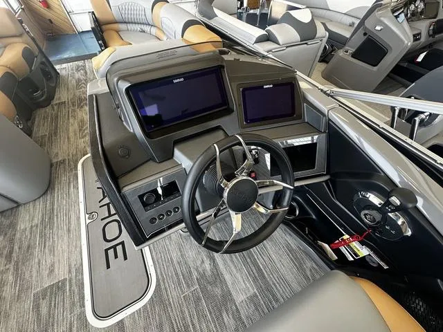 Slide: The Image of Tahoe Grand Tahoe 2585 LTD QLS 2025 - 7