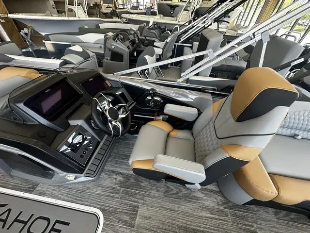 Slide: The Image of Tahoe Grand Tahoe 2585 LTD QLS 2025 - 8