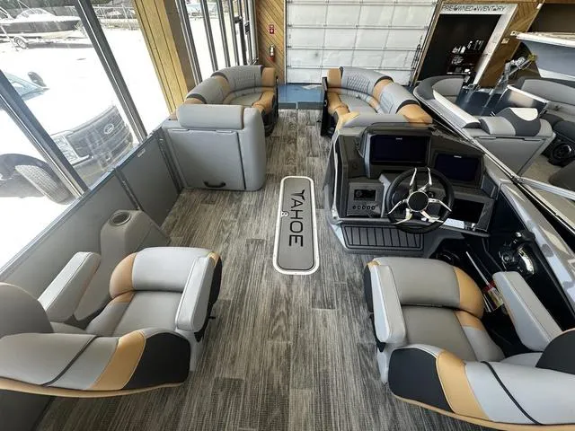 Slide: The Image of Tahoe Grand Tahoe 2585 LTD QLS 2025 - 9