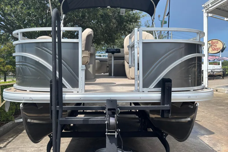 Slide: The Image of 2025 Sun Tracker Fishin' Barge 20 DLX pontoon boat at Bass Pro Shops. - 53