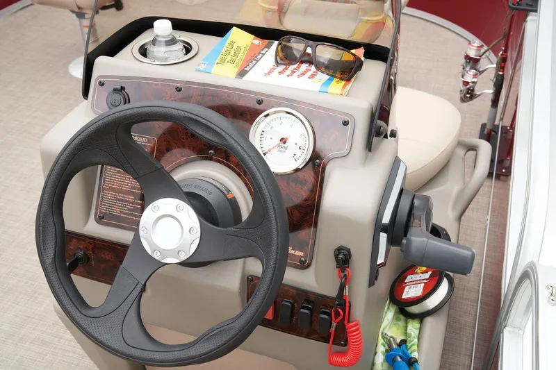 Slide: The Image of Sun Tracker Bass Buggy 16 XL Select 2025 - 37