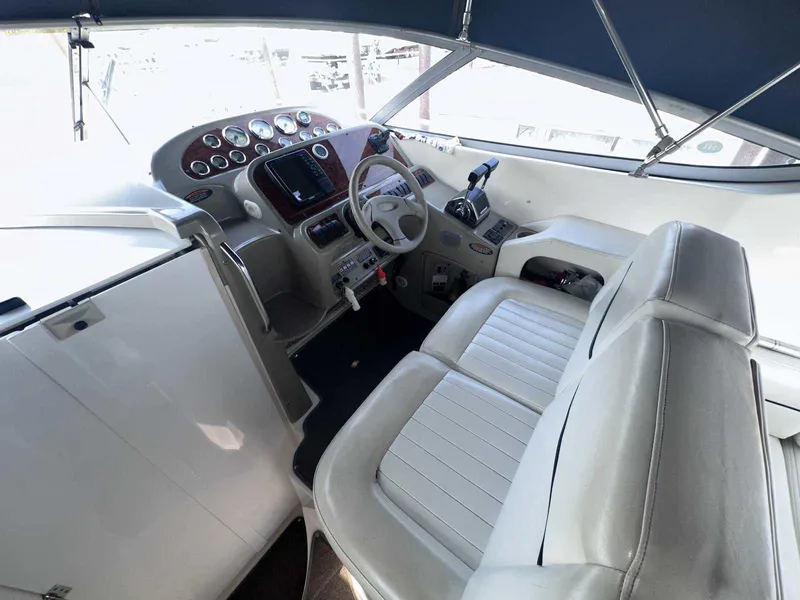 Slide: The Image of 2000 Bayliner 3055 Ciera Sunbridge DX/LX cockpit with steering wheel and control panel. - 10