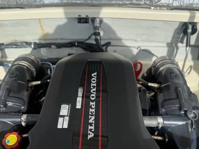 Slide: The Image of Volvo Penta engine in 2014 Chris-Craft Launch 25 boat, close-up view. - 39