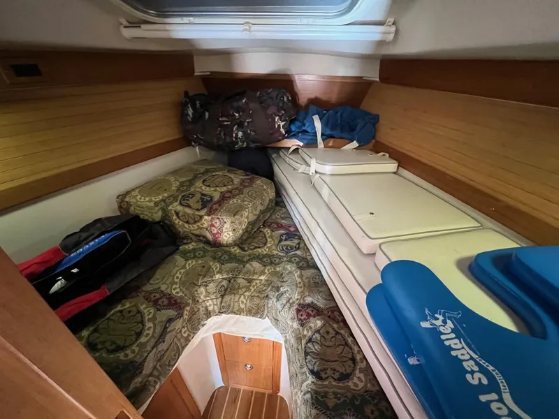 Slide: The Image of Catalina 320 - 10