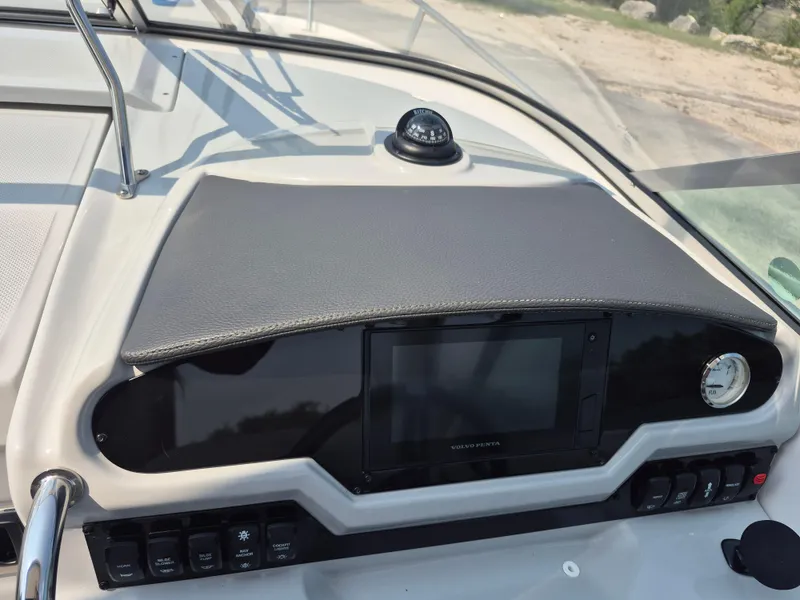 Slide: The Image of Regal 28 Express Cruiser 2020 - 17