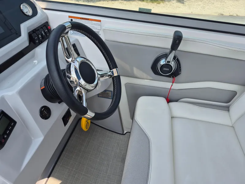 Slide: The Image of Regal 28 Express Cruiser 2020 - 18