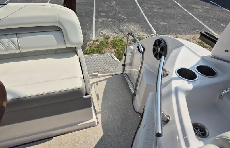 Slide: The Image of Regal 28 Express Cruiser 2020 - 23