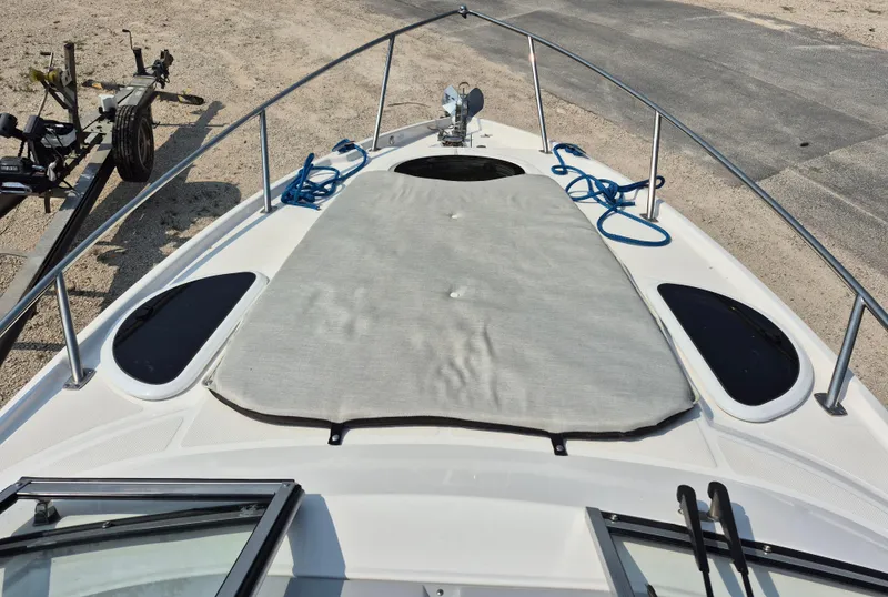 Slide: The Image of Regal 28 Express Cruiser 2020 - 26