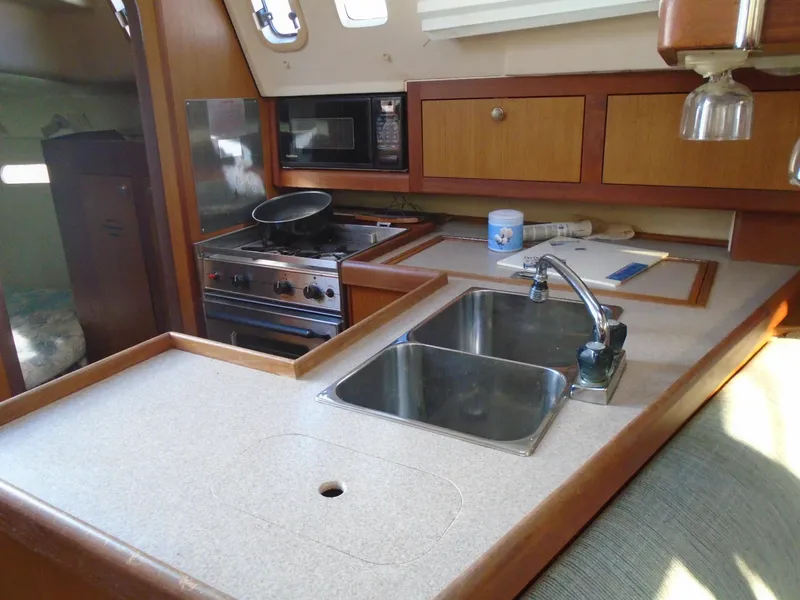 Slide: The Image of Hunter 340 1998 - 8