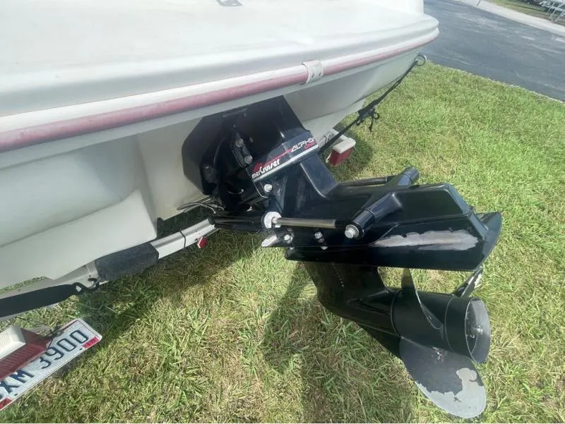 Slide: The Image of Sea Ray 180 1999 - 11