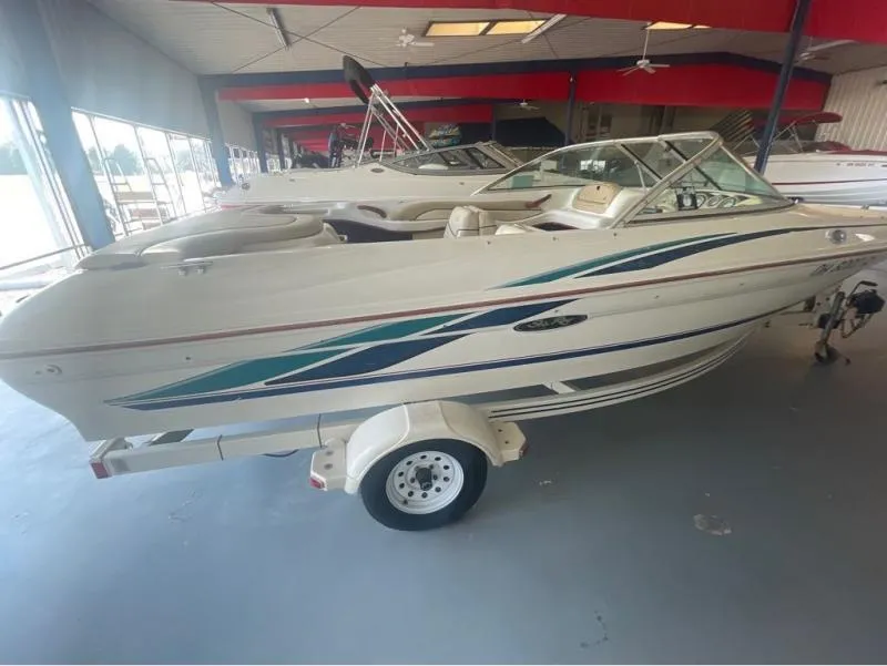 Slide: The Image of Sea Ray 180 1999 - 13