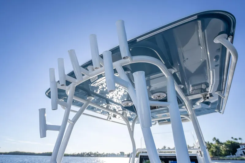 Slide: The Image of Yellowfin 36 Offshore 2023 - 51