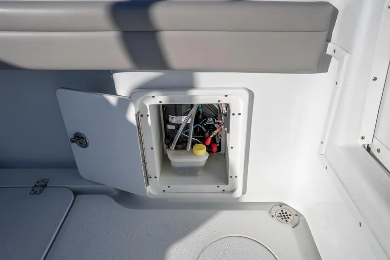 Slide: The Image of Yellowfin 36 Offshore 2023 - 53