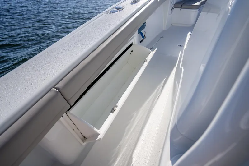 Slide: The Image of Yellowfin 36 Offshore 2023 - 56