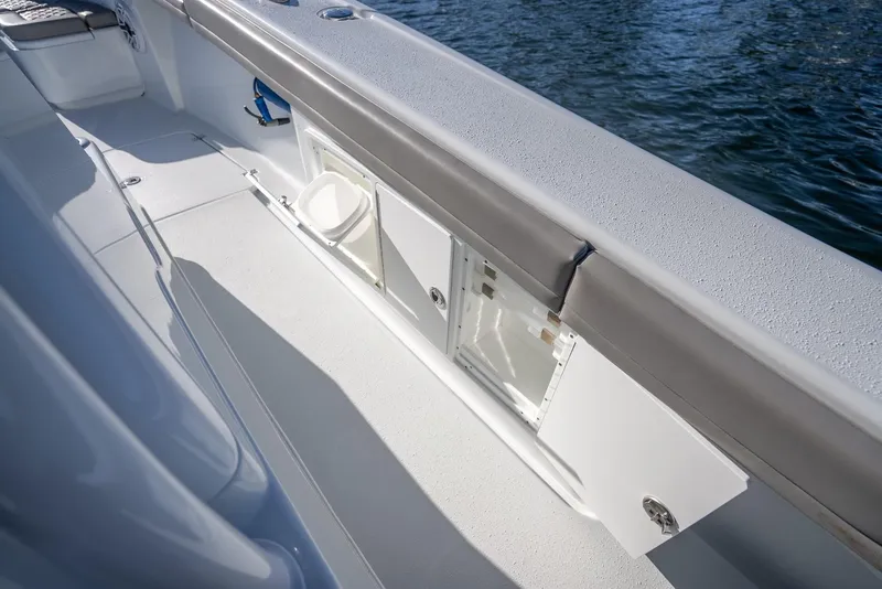 Slide: The Image of Yellowfin 36 Offshore 2023 - 58