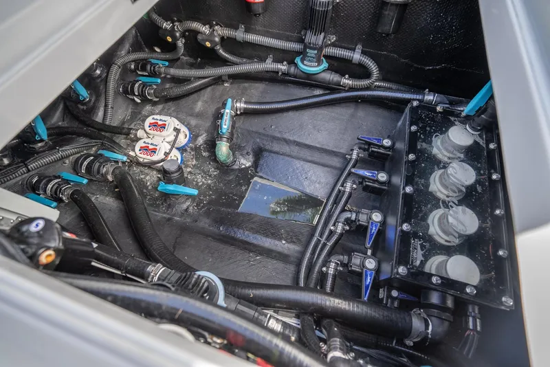 Slide: The Image of Yellowfin 36 Offshore 2023 - 63