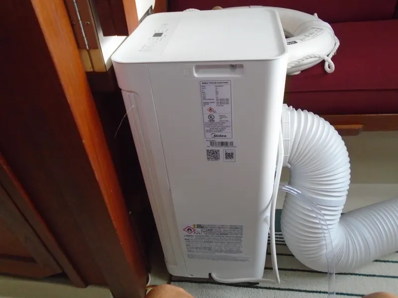 Slide: The Image of Portable air conditioner on Catalina 27 boat, year 1988. - 7