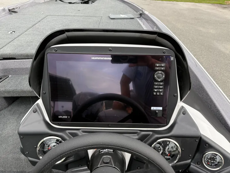 Slide: The Image of Dashboard of 2025 Skeeter ZXR 21 SE boat with Humminbird Xplore 12 display. - 11