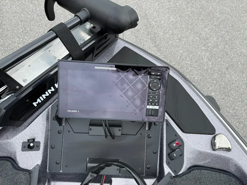 Slide: The Image of 2025 Skeeter ZXR 21 SE boat dashboard with Humminbird electronics and Minn Kota trolling motor. - 6