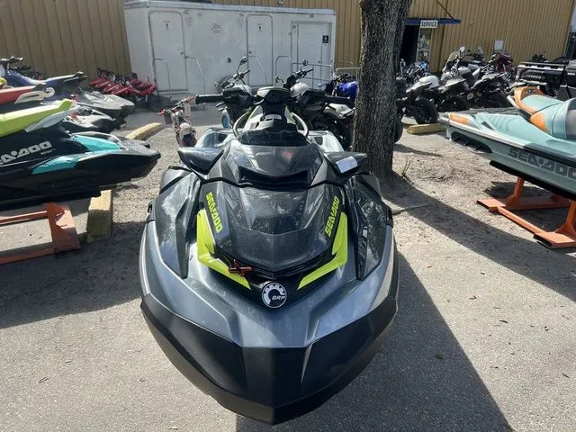 Slide: The Image of Sea-Doo RXT-X 2025 - 3