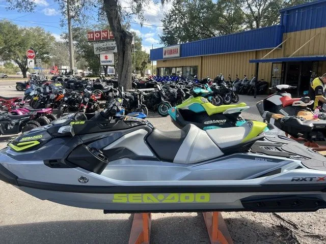 Slide: The Image of Sea-Doo RXT-X 2025 - 5