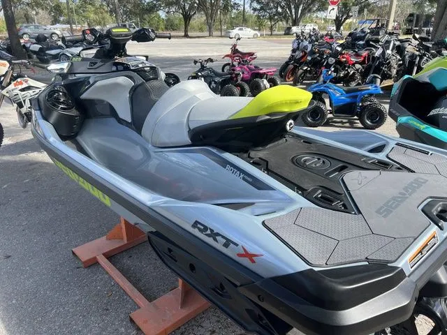 Slide: The Image of Sea-Doo RXT-X 2025 - 6