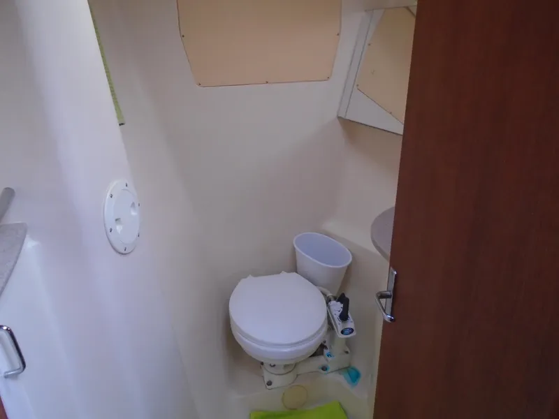 Slide: The Image of Hunter 410 2002 - 15