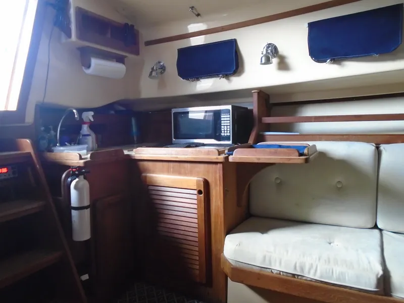 Slide: The Image of Hunter 410 2002 - 22