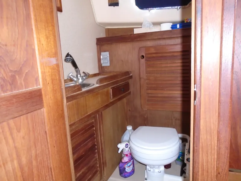 Slide: The Image of Hunter 410 2002 - 24