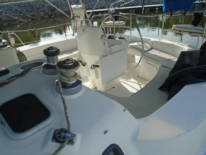 Slide: The Image of Hunter 410 2002 - 5