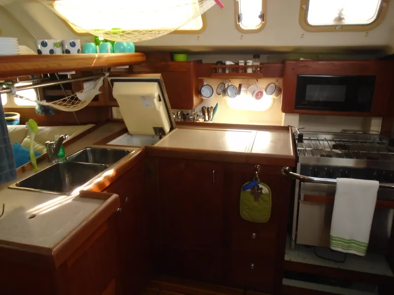 Slide: The Image of Hunter 410 2002 - 8