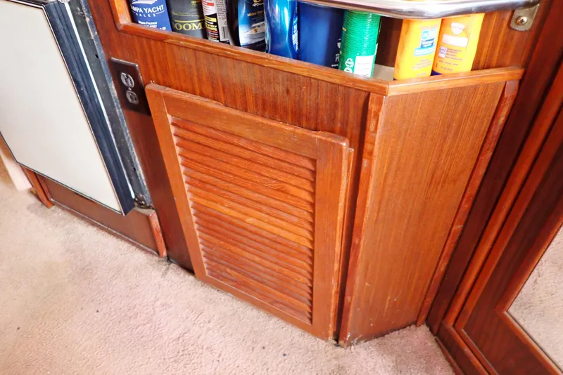 Slide: The Image of Sea Ray 300 Weekender 1987 - 51