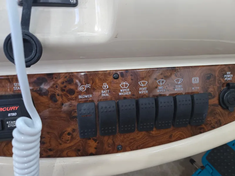 Slide: The Image of Meridian 381 Sedan 2004 - 57