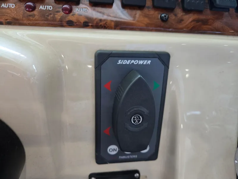 Slide: The Image of Meridian 381 Sedan 2004 - 61