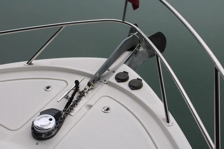 Slide: The Image of Bow of 2004 Meridian 381 Sedan with anchor and chain mechanism. - 8