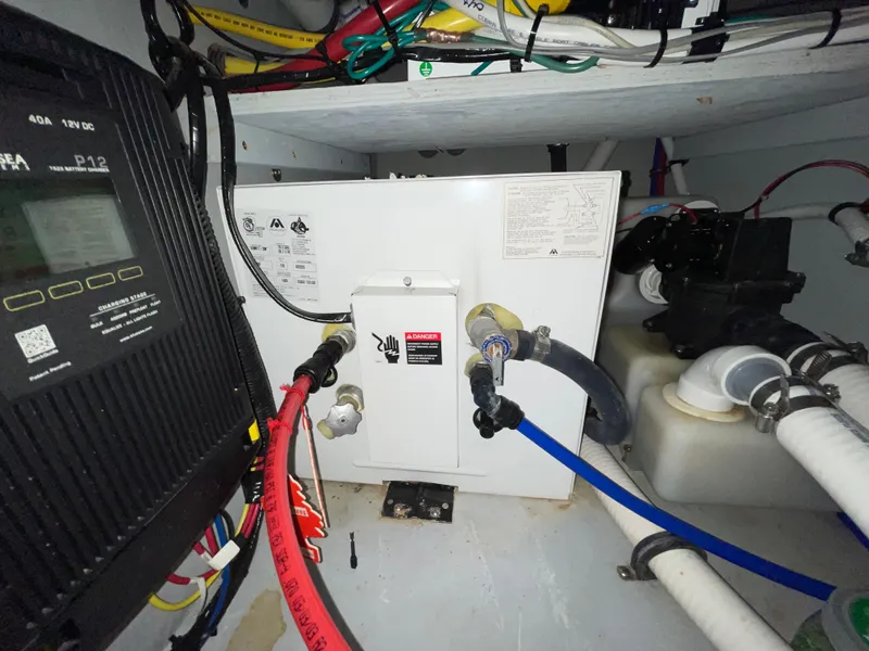 Slide: The Image of Meridian 381 Sedan 2004 - 84