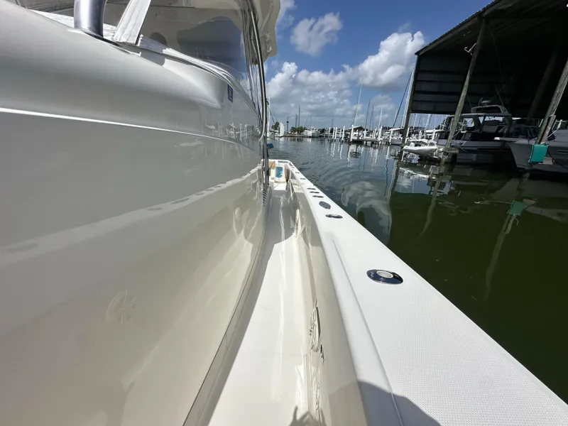 Slide: The Image of 2015 SeaVee 43 Fish-Around boat docked at marina under clear blue sky. - 41