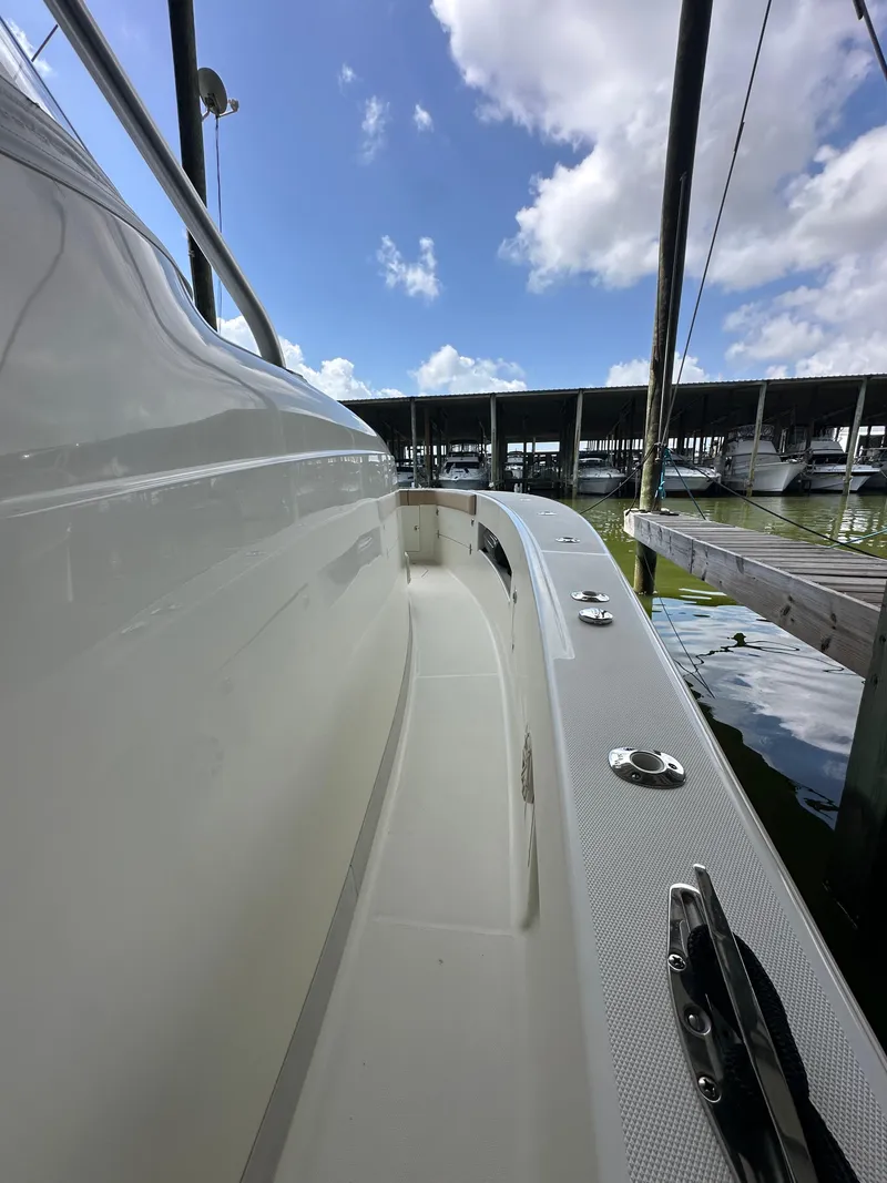 Slide: The Image of 2015 SeaVee 43 Fish-Around boat docked under a blue sky. - 47