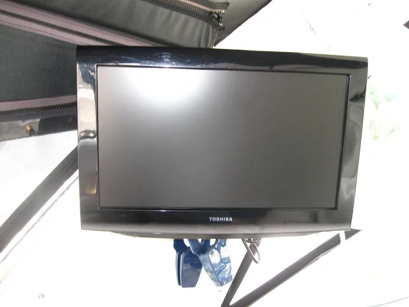 Slide: The Image of Toshiba flat-screen TV on a 2011 Sea Ray 350 Sundancer boat. - 16