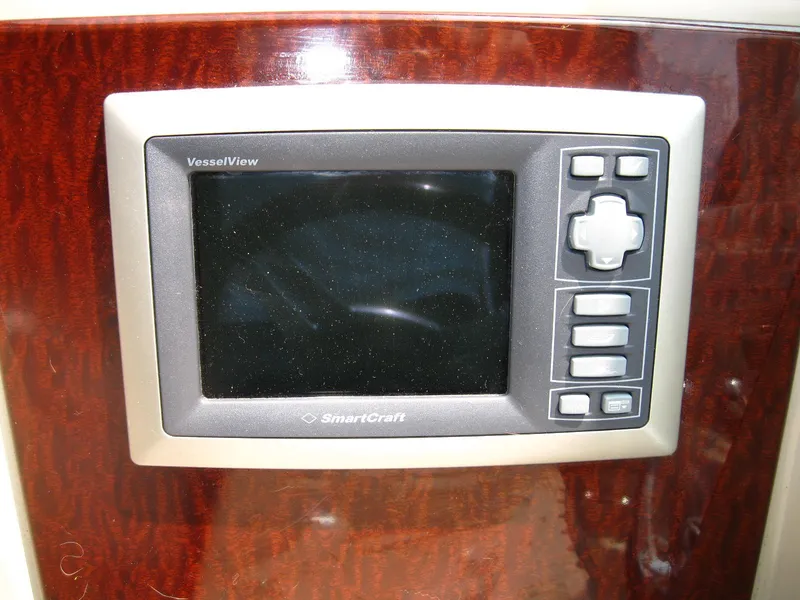 Slide: The Image of SmartCraft VesselView display on 2011 Sea Ray 350 Sundancer boat dashboard. - 22