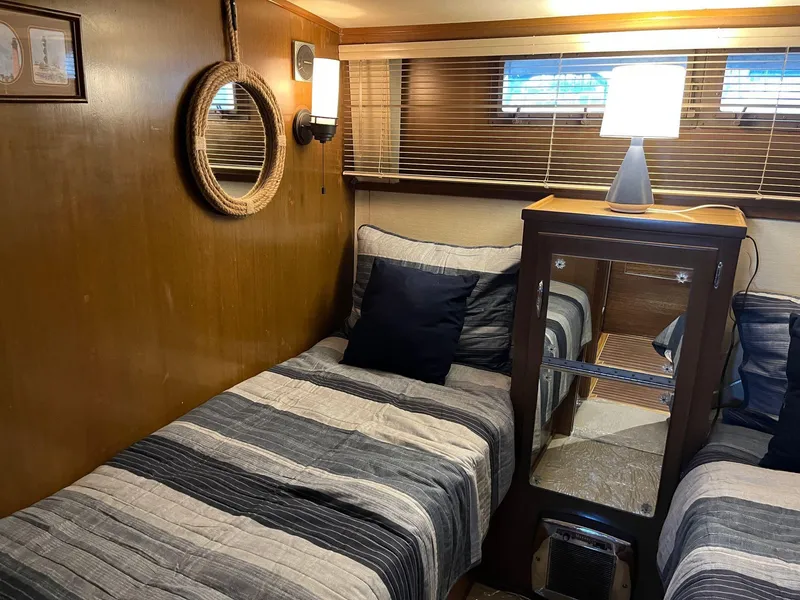 Slide: The Image of Chris-Craft 52 - Guest Cabin - 8