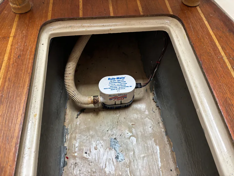 Slide: The Image of C.E. Ryder Sea Sprite 28 1985 - 21