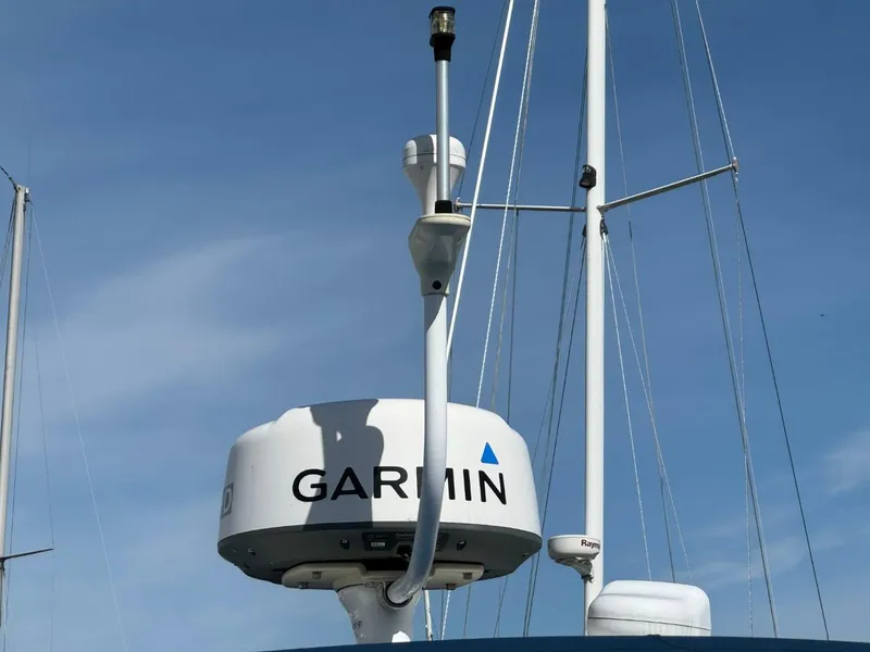 Slide: The Image of Garmin radar on 1997 Sea Ray 330 Sundancer against clear blue sky. - 6