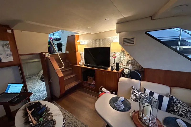 Slide: The Image of Interior of a 1999 Silverton 352 Motor Yacht with cozy seating and modern amenities. - 33