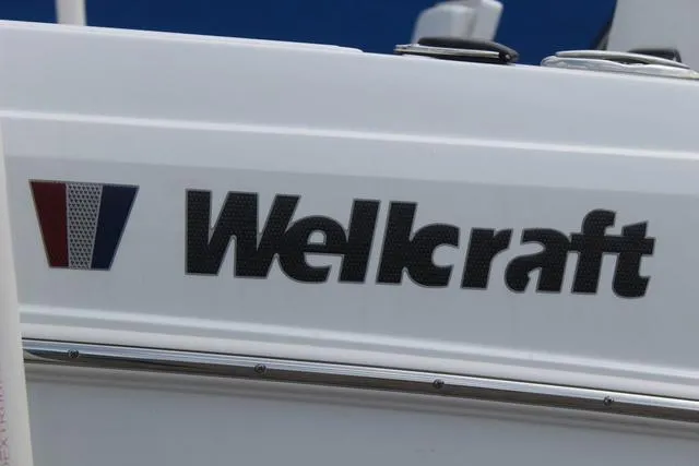 Slide: The Image of Wellcraft 202 Fisherman 2024 - 8