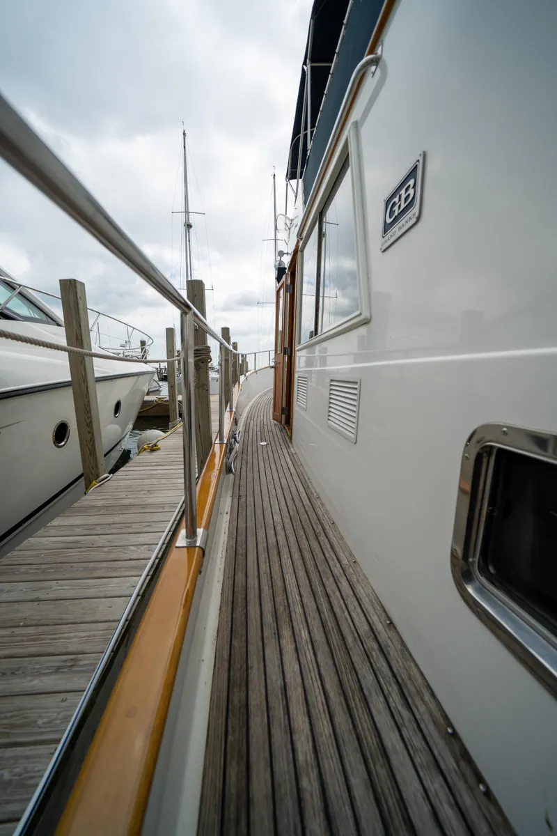 Slide: The Image of Grand Banks 42 Classic 2001 - 13