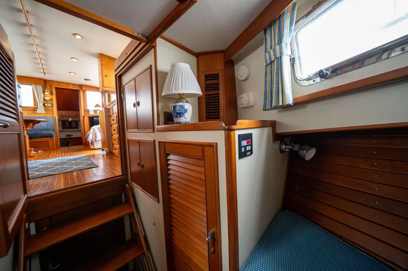 Slide: The Image of Grand Banks 42 Classic 2001 - 49