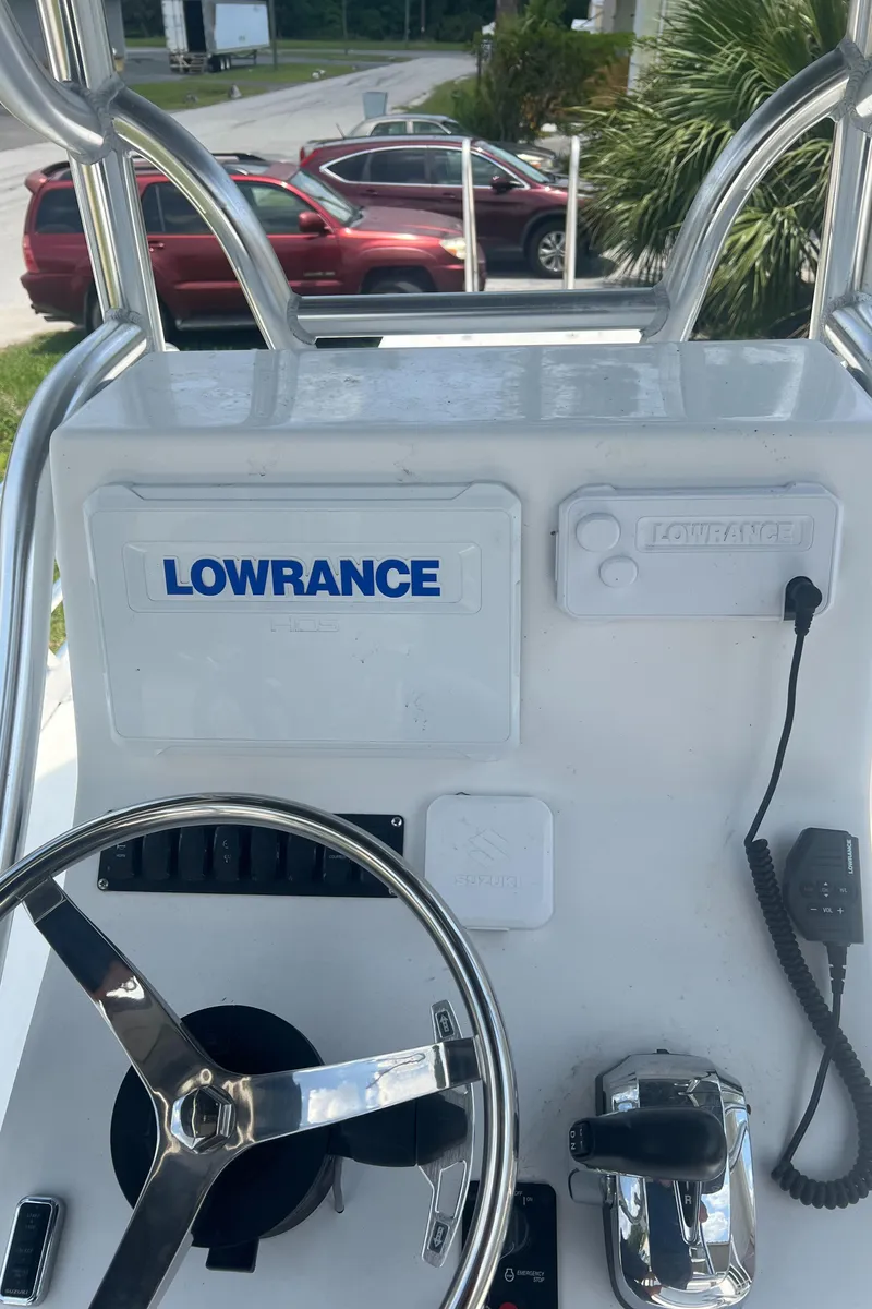 Slide: The Image of Helm console of a 2022 Mirage Bay Cat 26 boat. - 8