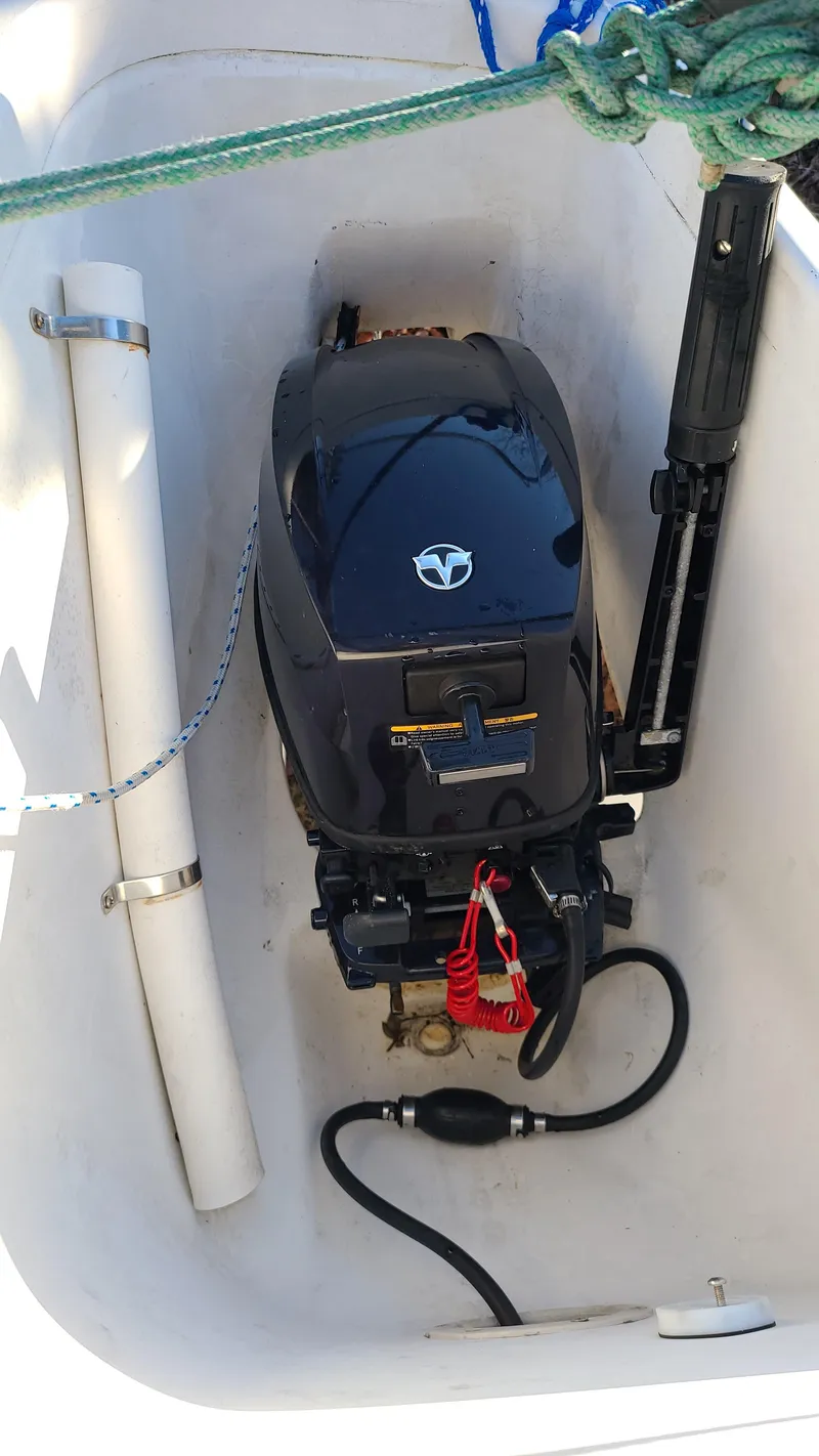 Slide: The Image of Outboard motor in a Corsair F-27 sailboat, 1987 model. - 19