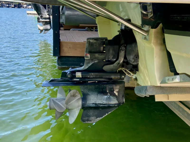 Slide: The Image of 2000 Chaparral 280 SSi boat stern drive and propeller in water. - 18